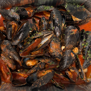 Mussels White Holiday Platter